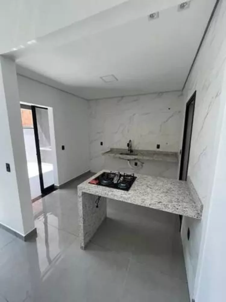 Casa à venda com 2 quartos, 75m² - Foto 3