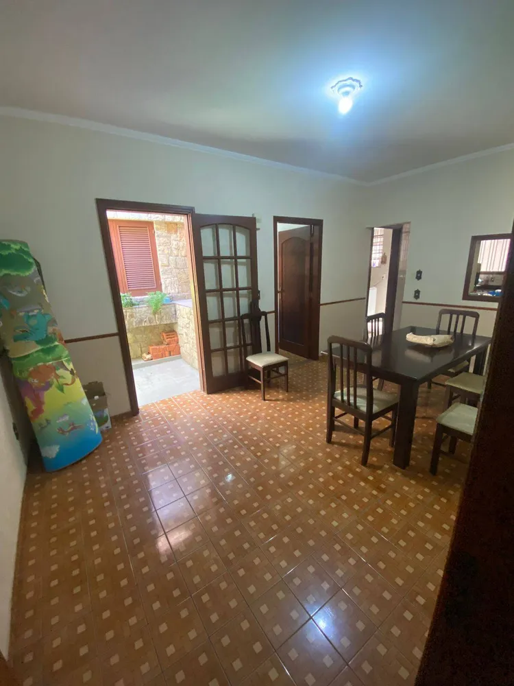 Casa, 4 quartos, 242 m² - Foto 1