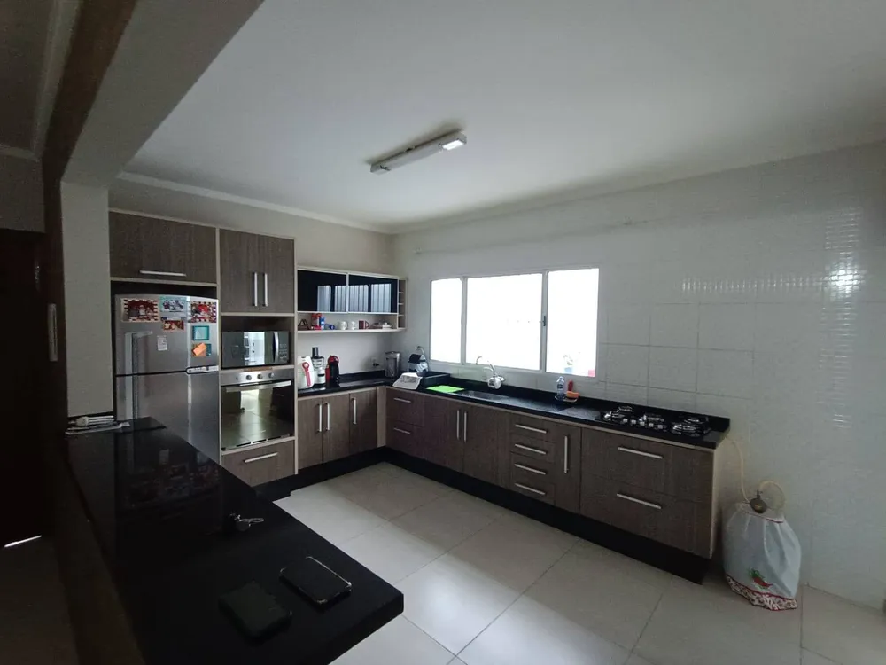 Casa, 3 quartos, 220 m² - Foto 1