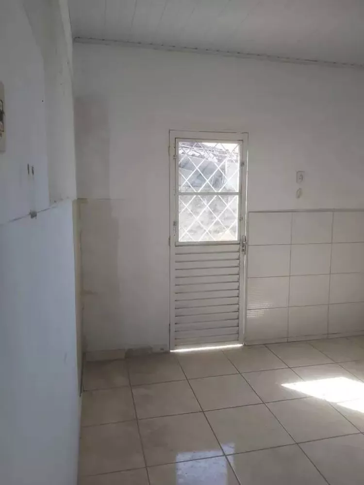 Casa à venda com 2 quartos, 70m² - Foto 5