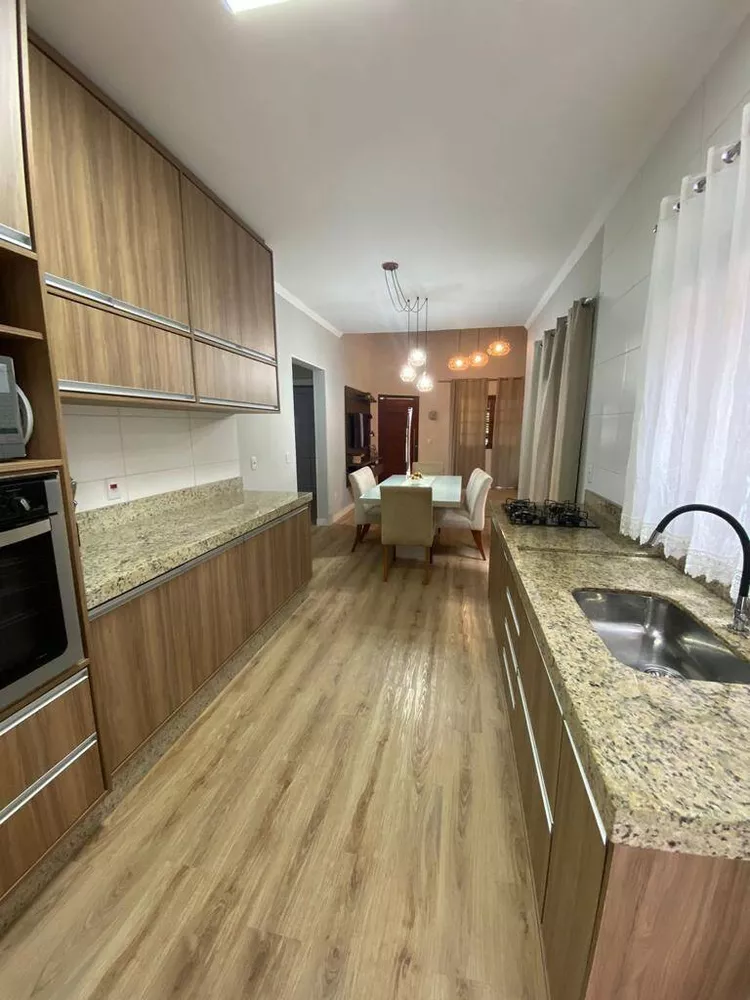 Casa à venda com 3 quartos, 150m² - Foto 1