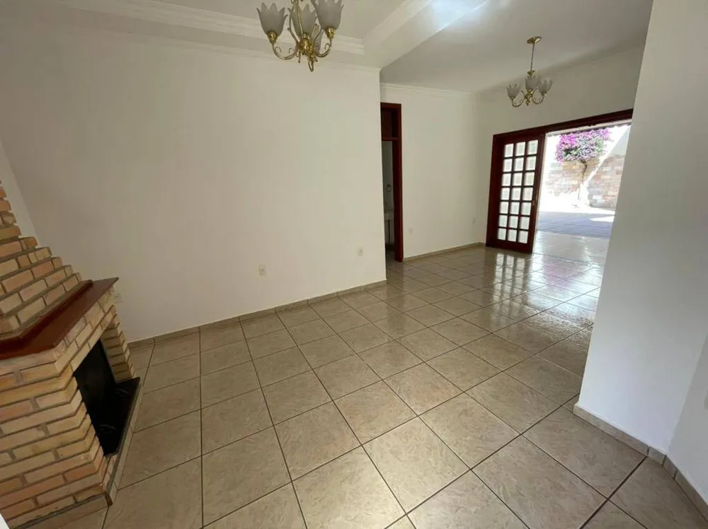 Casa, 3 quartos, 245 m² - Foto 2