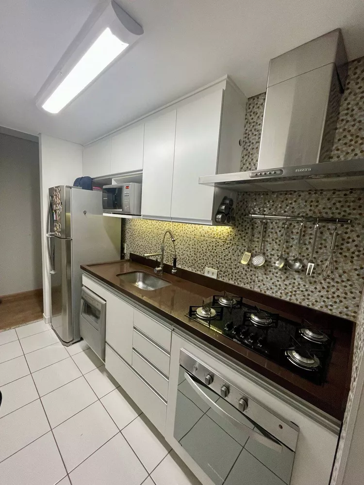 Apartamento à venda com 3 quartos, 76m² - Foto 2