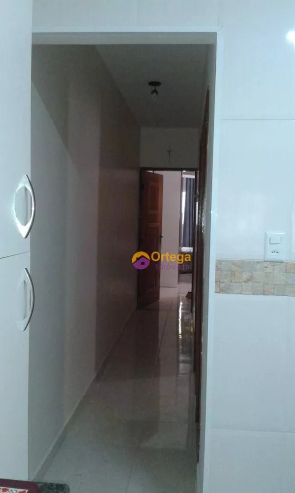 Casa à venda com 3 quartos, 100m² - Foto 4