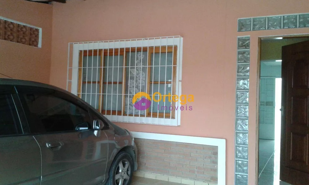 Casa à venda com 3 quartos, 100m² - Foto 1