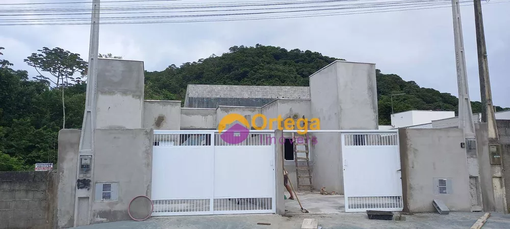 Casa à venda com 2 quartos, 67m² - Foto 2