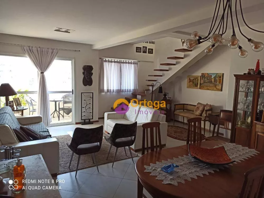 Apartamento à venda com 3 quartos, 256m² - Foto 2