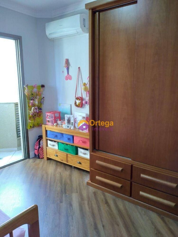 Apartamento para alugar com 4 quartos, 220m² - Foto 6