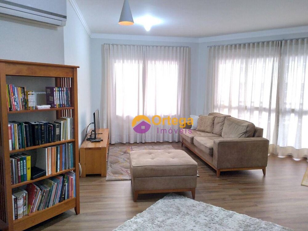 Apartamento para alugar com 4 quartos, 220m² - Foto 2