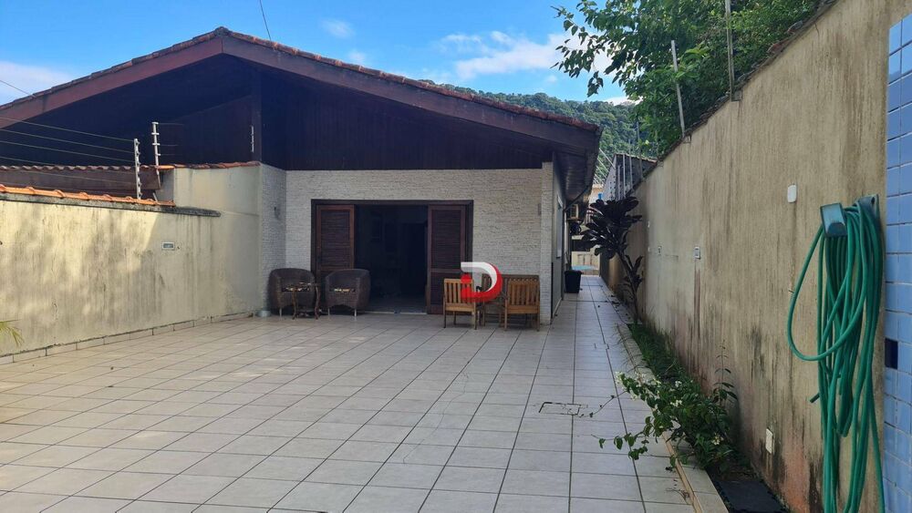 Casa à venda com 3 quartos, 168m² - Foto 1
