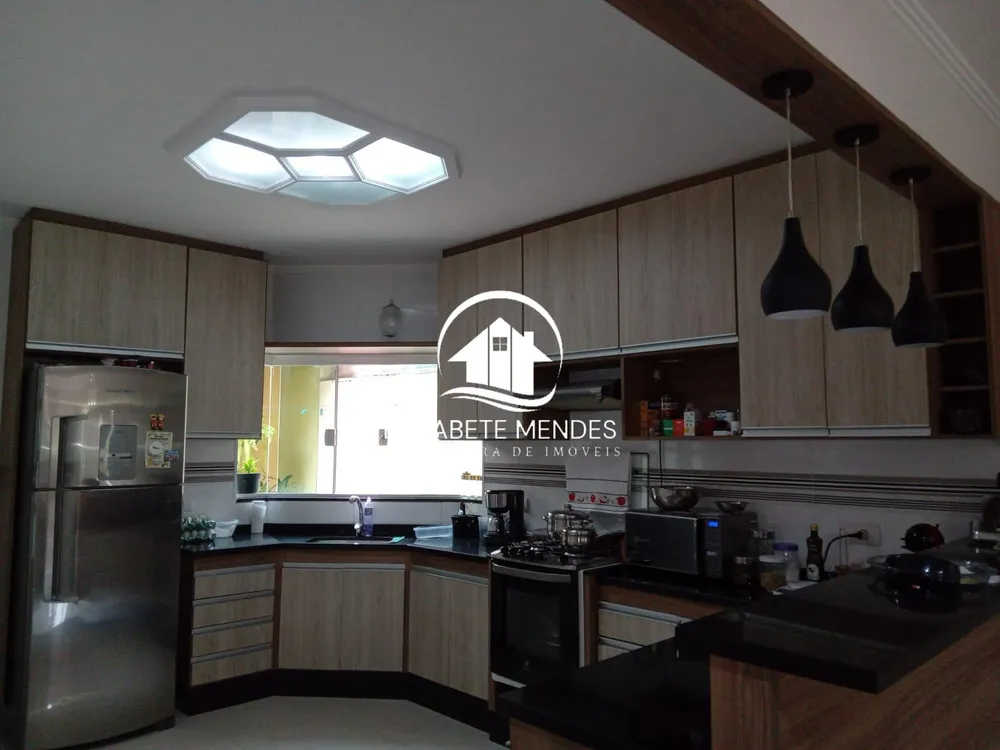 Sobrado, 3 quartos, 180 m² - Foto 1