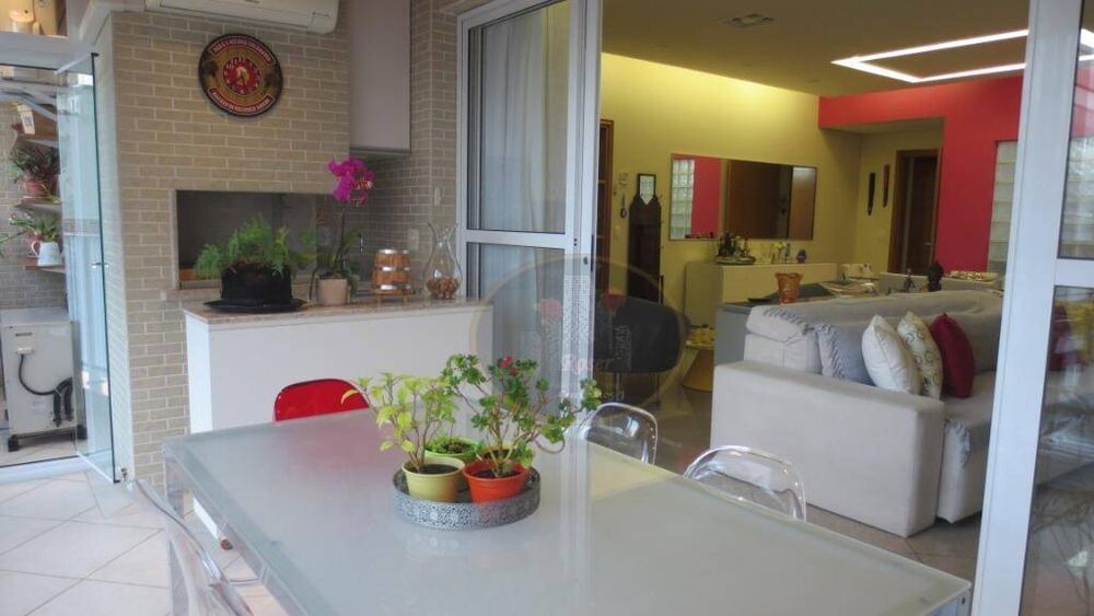 Apartamento à venda com 4 quartos, 204m² - Foto 1