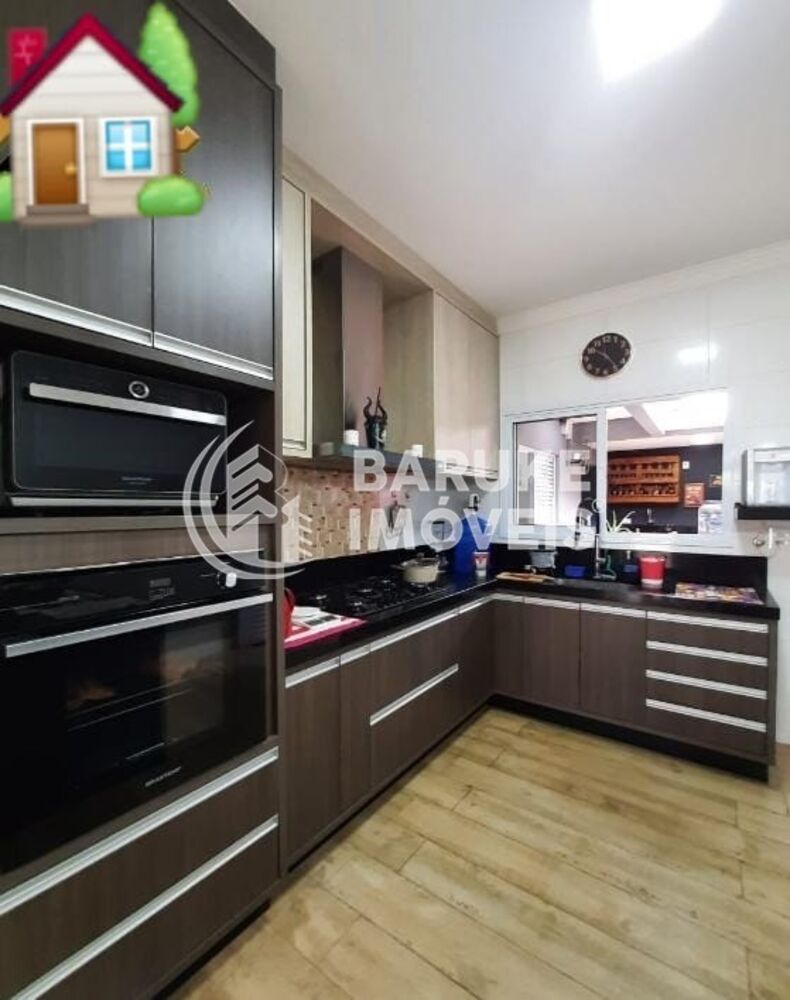 Casa à venda com 3 quartos, 88m² - Foto 1