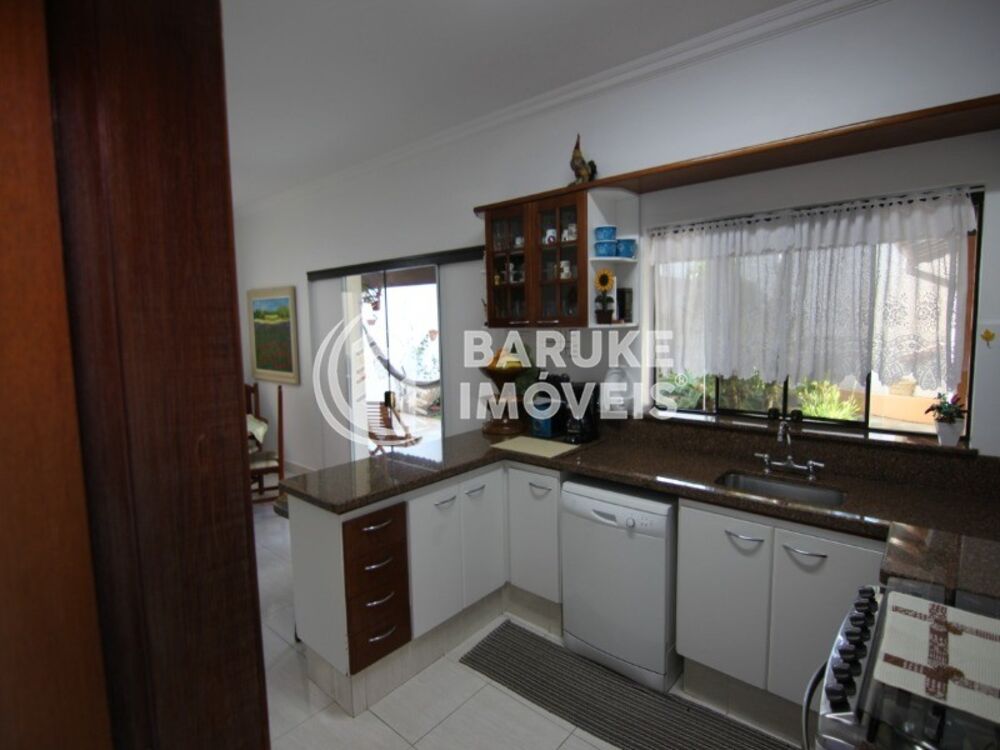 Casa, 4 quartos, 229 m² - Foto 2