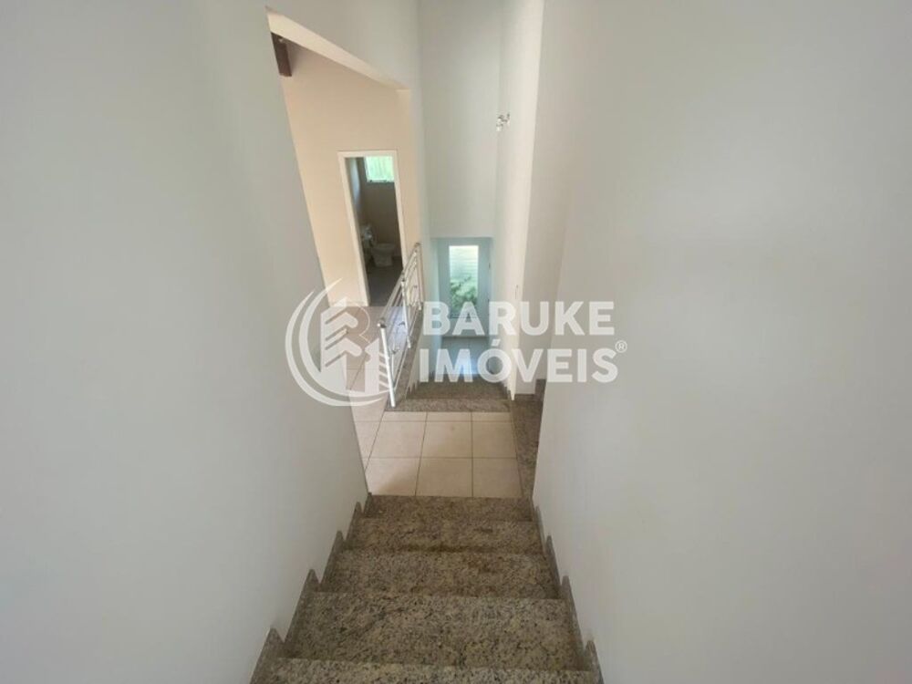 Casa de Condomínio para alugar com 3 quartos, 320m² - Foto 4