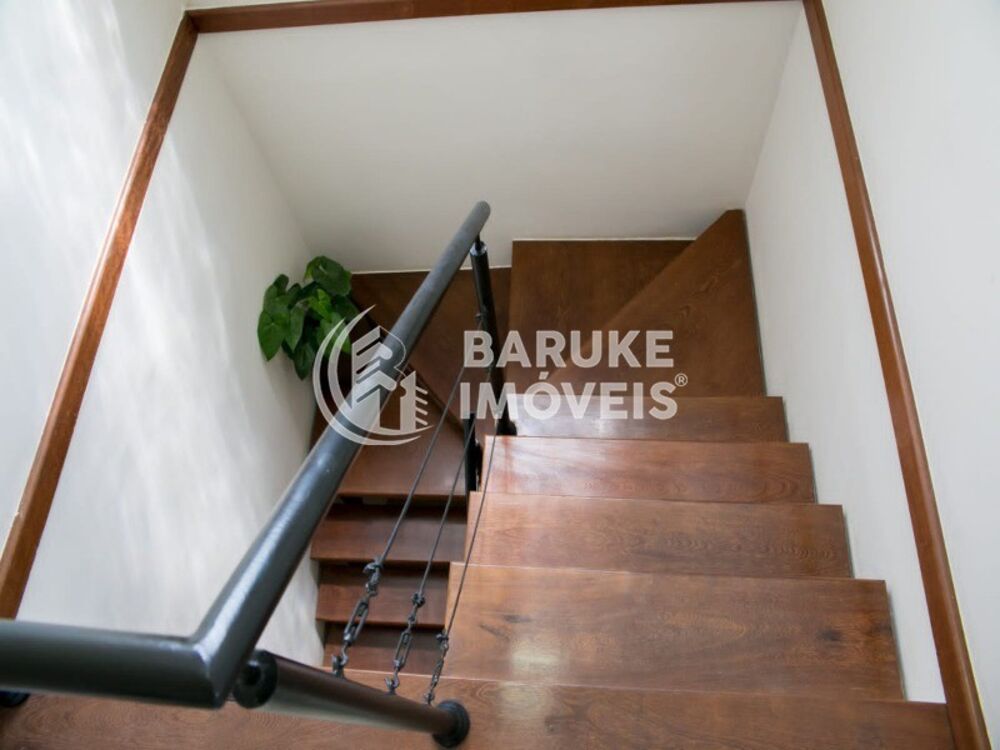 Casa à venda com 4 quartos, 238m² - Foto 3