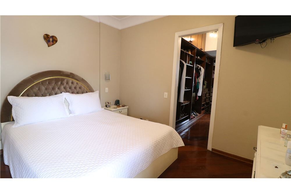Apartamento à venda com 4 quartos, 227m² - Foto 2