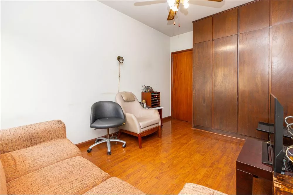 Apartamento à venda com 4 quartos, 212m² - Foto 4