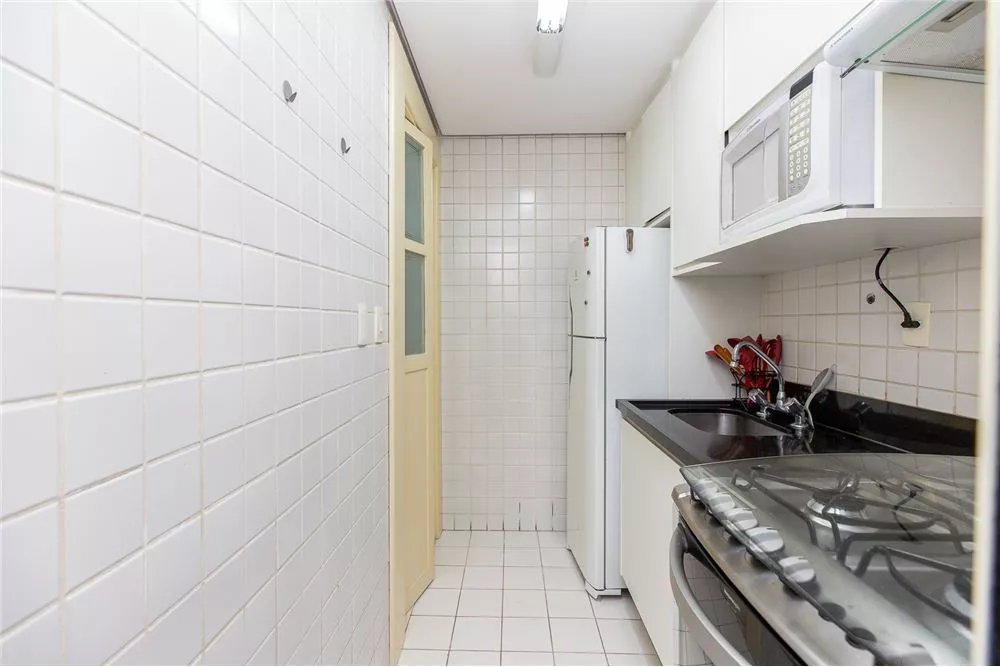 Apartamento à venda com 1 quarto, 45m² - Foto 2