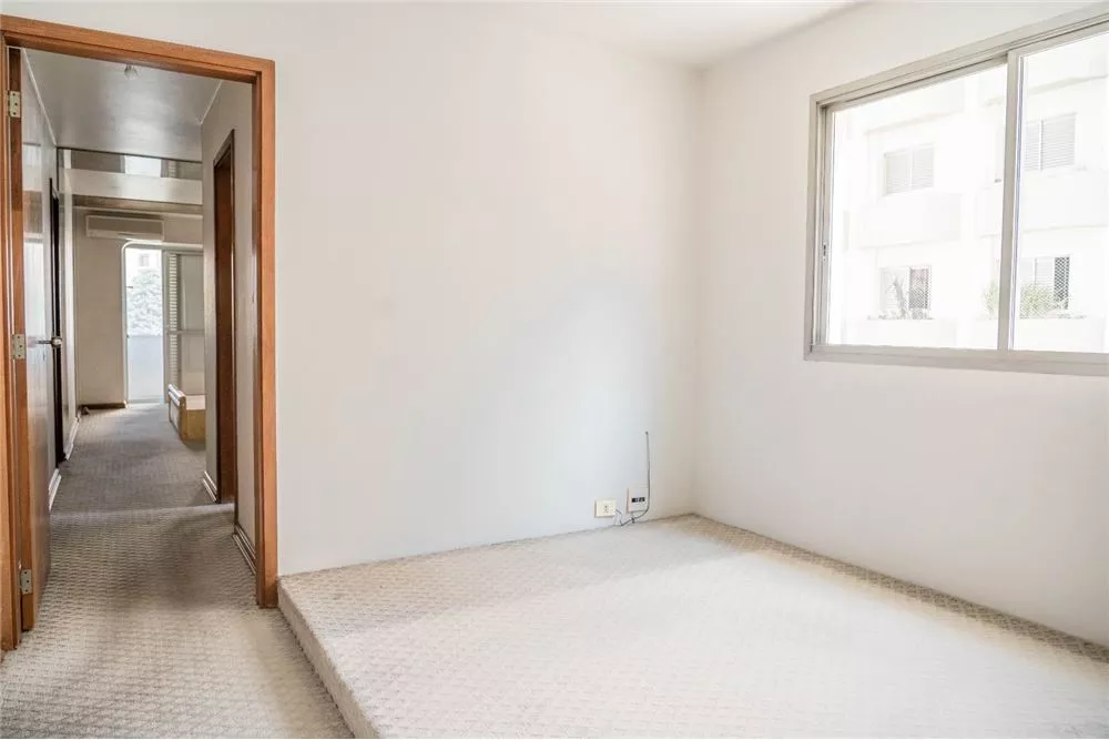 Apartamento à venda com 3 quartos, 207m² - Foto 3