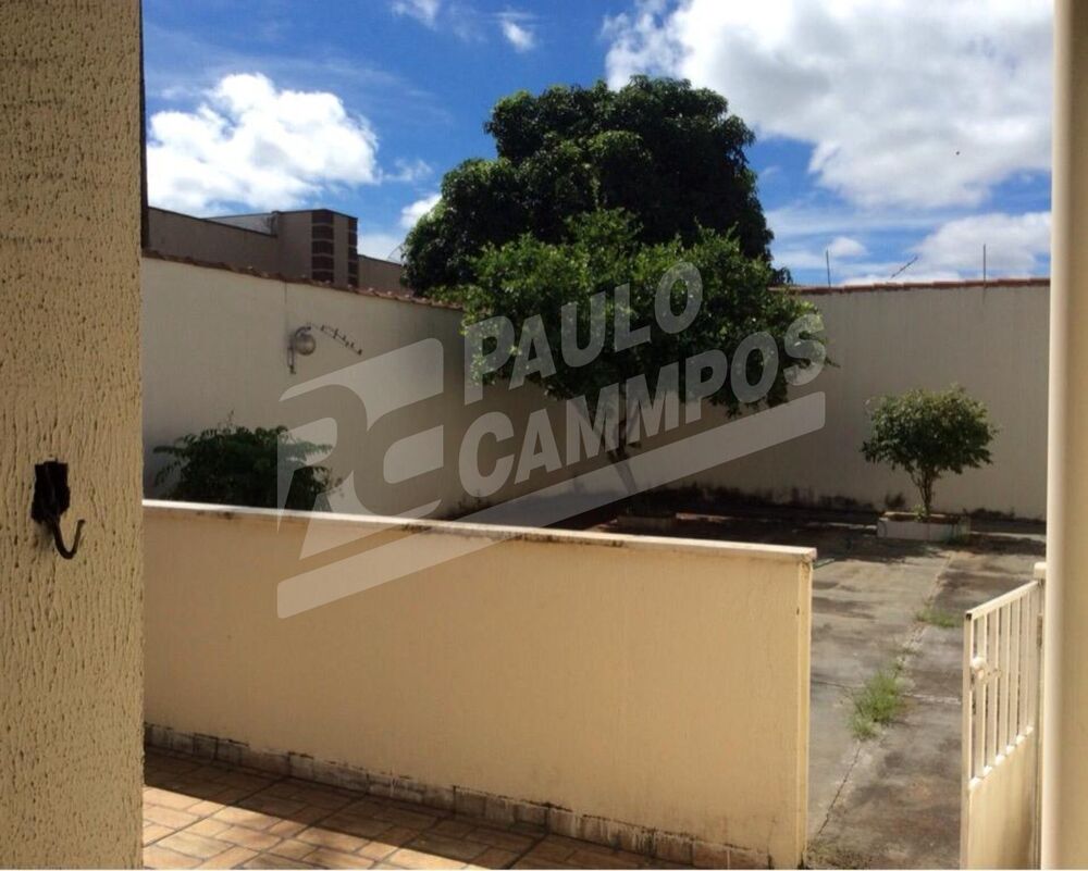Casa à venda com 3 quartos, 150m² - Foto 1