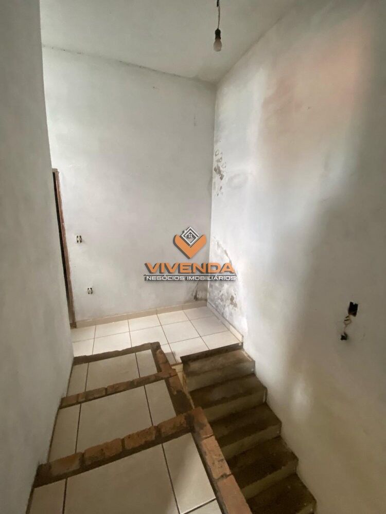 Casa à venda com 5 quartos, 164m² - Foto 2