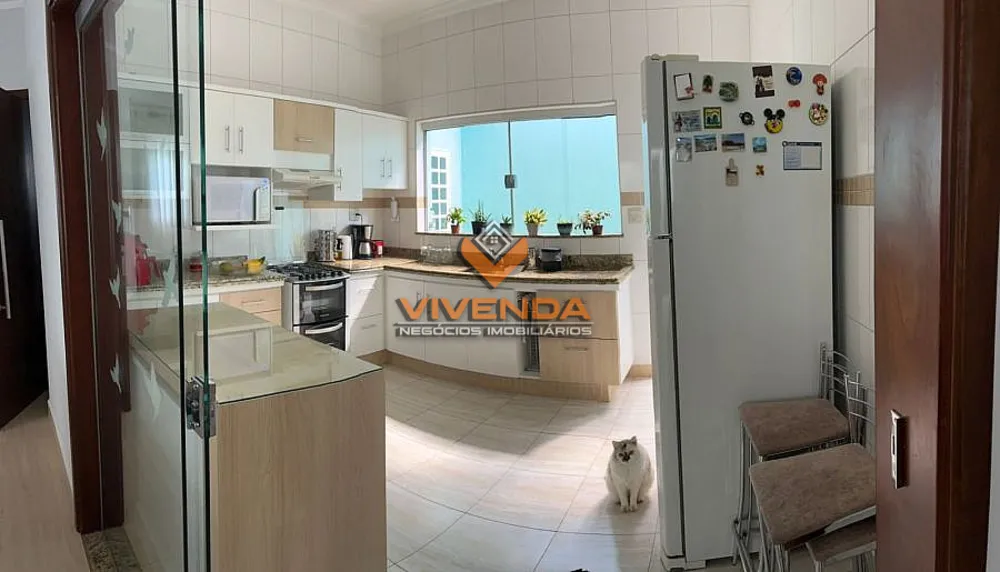 Casa, 3 quartos, 198 m² - Foto 2