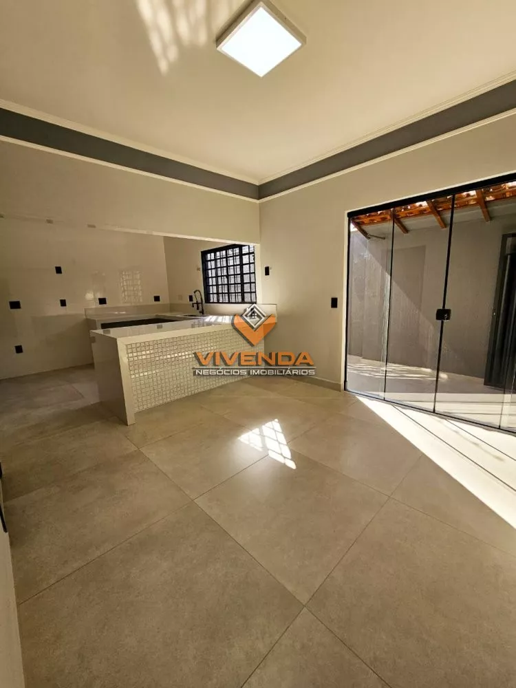 Casa à venda com 4 quartos, 183m² - Foto 1