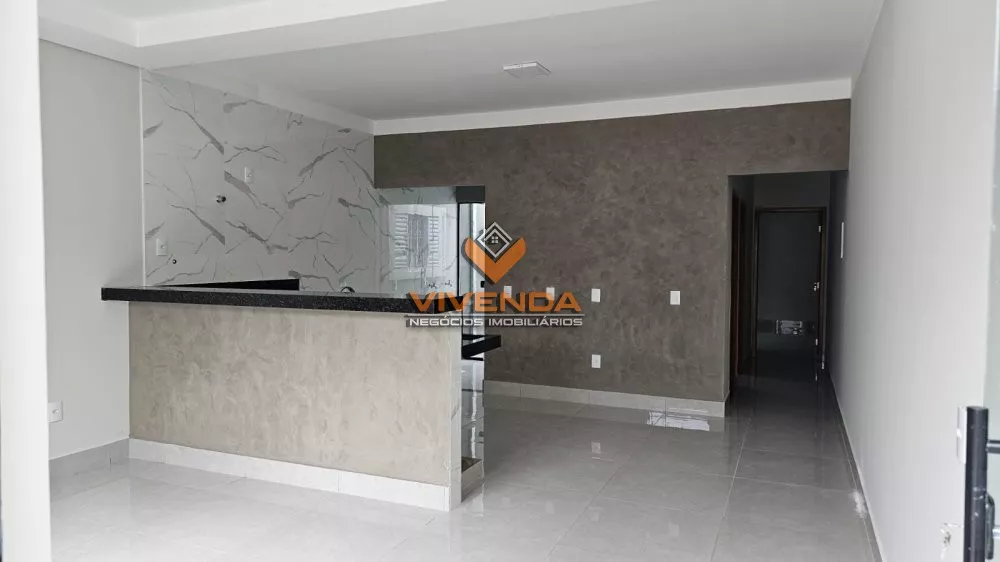 Casa à venda com 2 quartos, 68m² - Foto 1