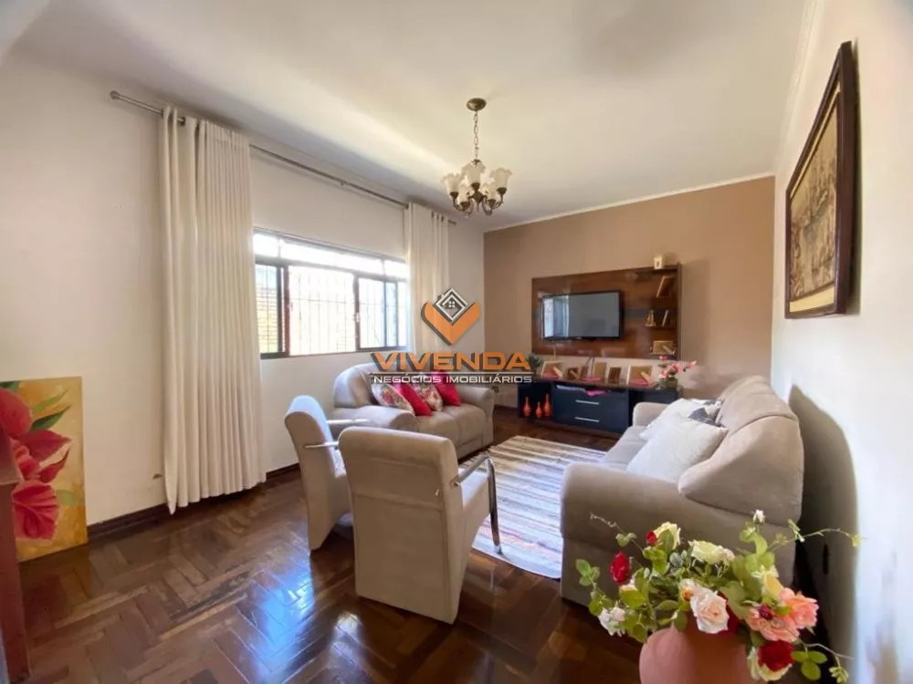 Casa à venda com 3 quartos, 180m² - Foto 4