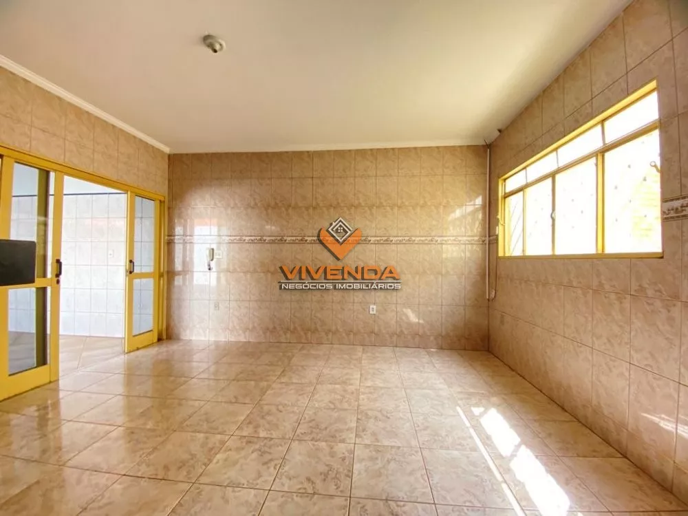 Casa à venda com 3 quartos, 165m² - Foto 2