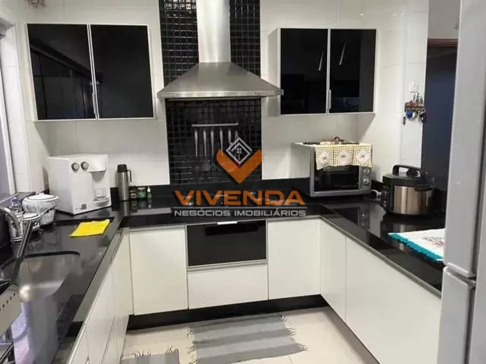 Casa à venda com 3 quartos, 250m² - Foto 4