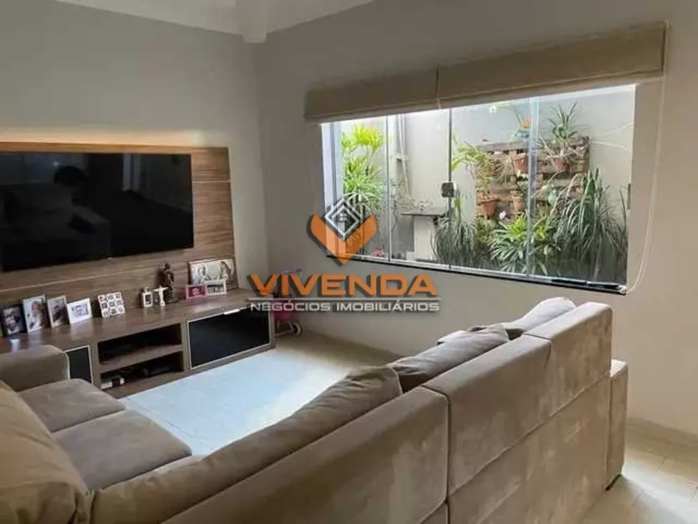 Casa à venda com 3 quartos, 250m² - Foto 2