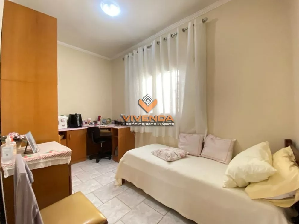 Casa à venda com 3 quartos, 250m² - Foto 3