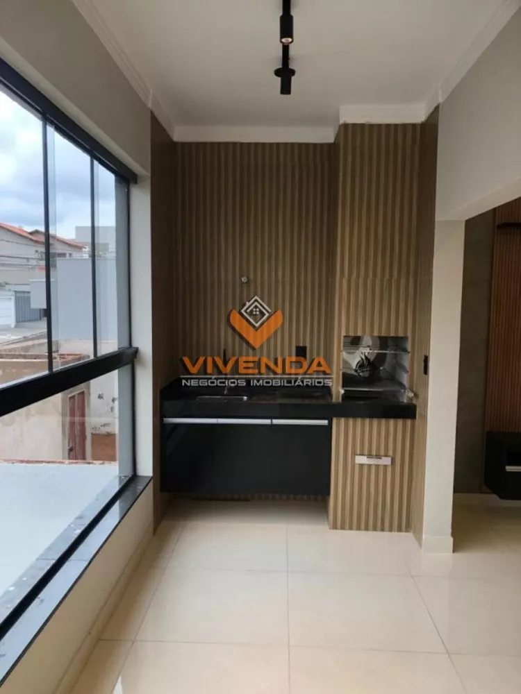 Apartamento à venda com 3 quartos, 117m² - Foto 2