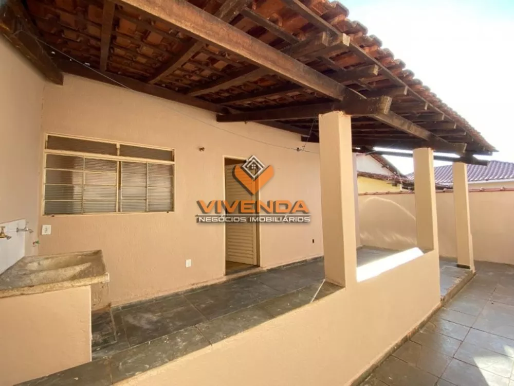 Casa à venda com 3 quartos, 185m² - Foto 2