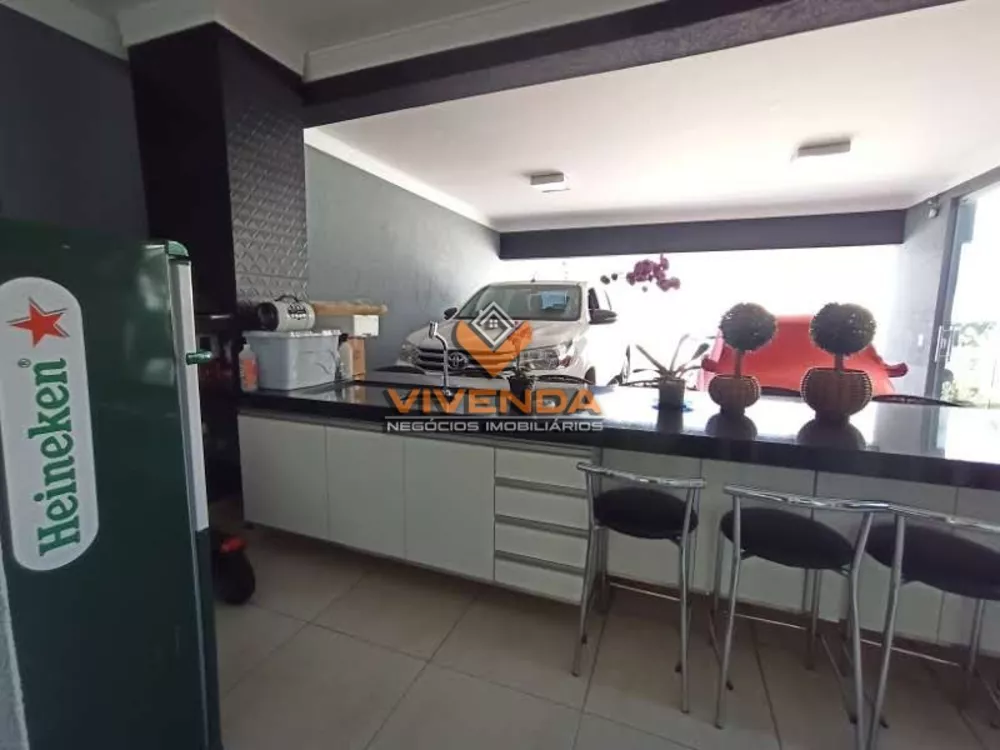 Casa à venda com 3 quartos, 250m² - Foto 4