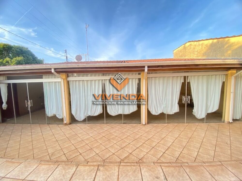Casa à venda com 3 quartos, 180m² - Foto 2