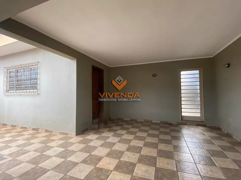 Casa à venda com 3 quartos, 192m² - Foto 2