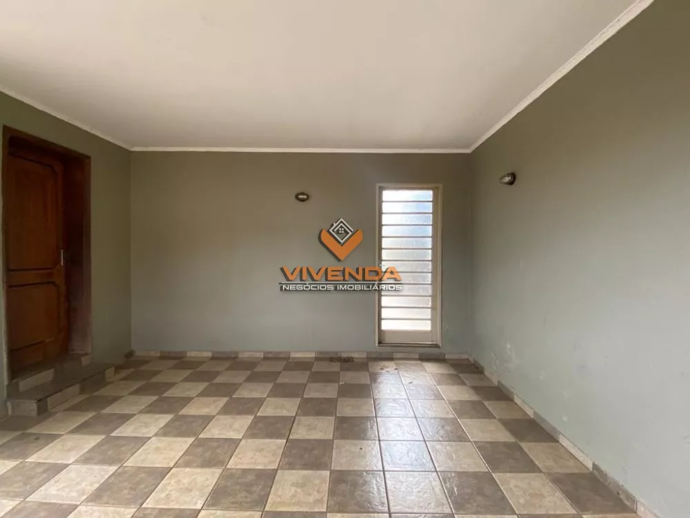 Casa à venda com 3 quartos, 192m² - Foto 1