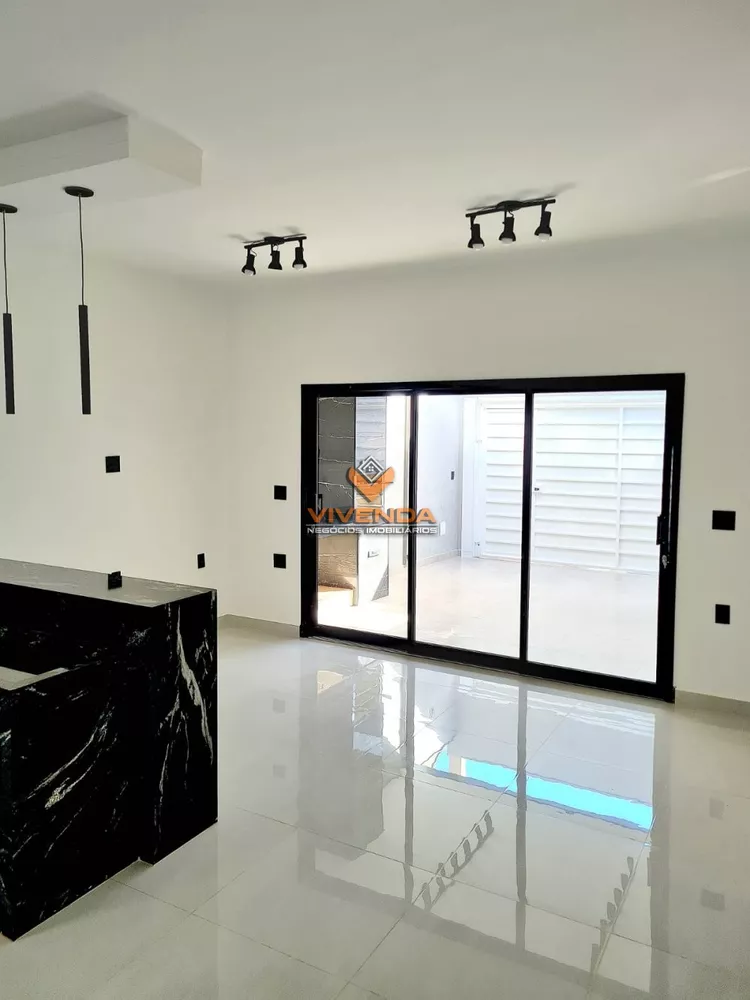 Casa à venda com 3 quartos, 100m² - Foto 2