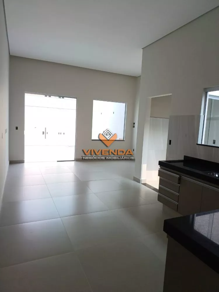 Casa à venda com 3 quartos, 81m² - Foto 1