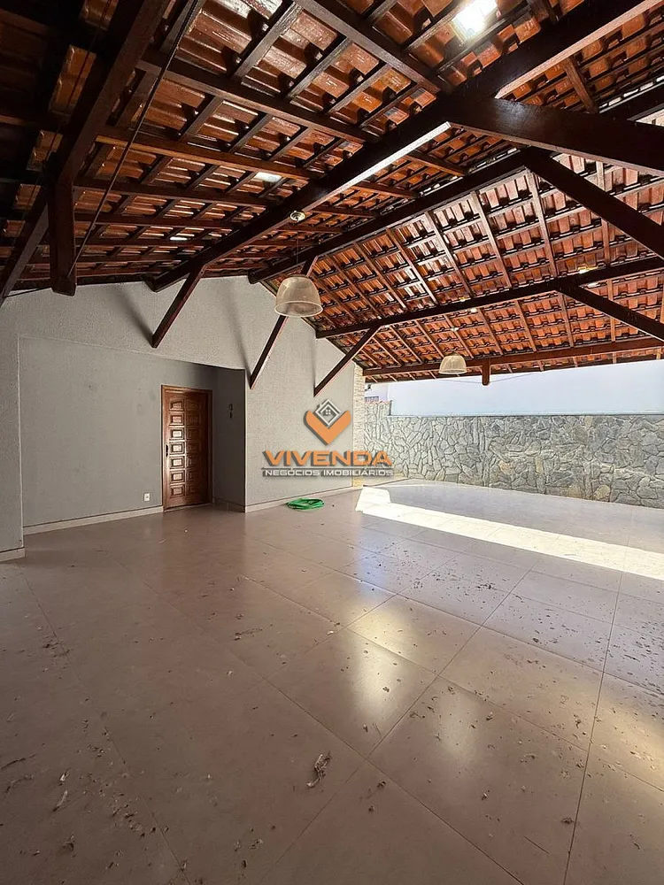 Casa, 5 quartos, 260 m² - Foto 1