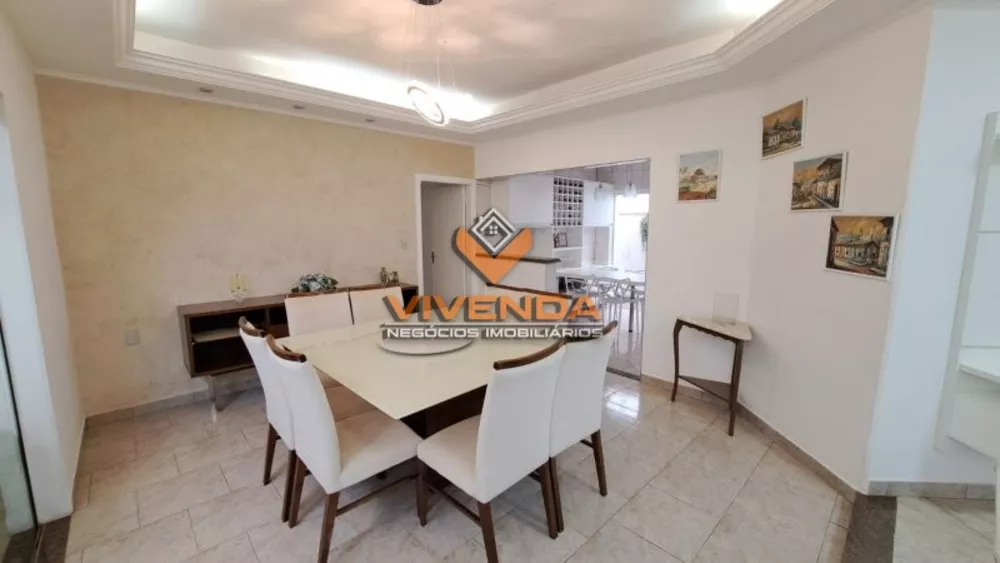 Casa à venda com 3 quartos, 300m² - Foto 4