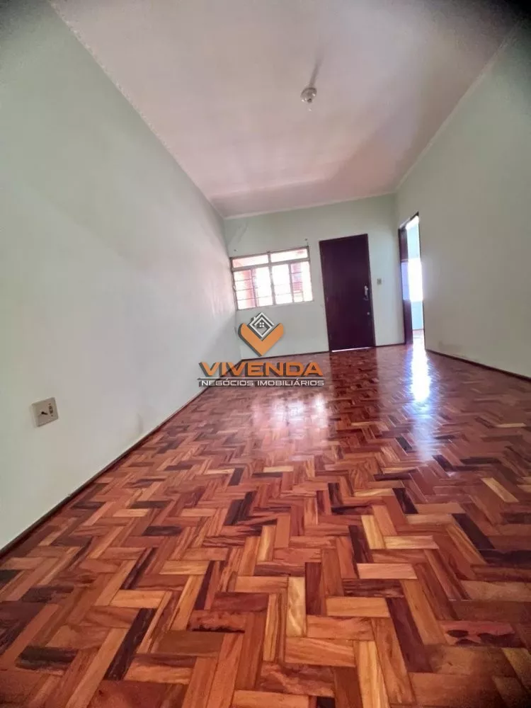 Casa à venda com 3 quartos, 171m² - Foto 1