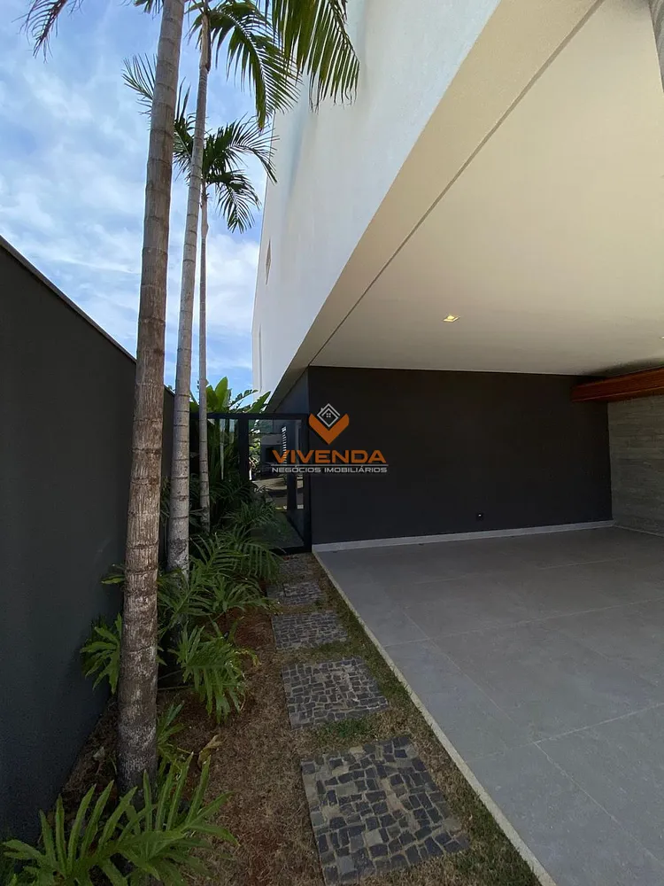 Casa, 3 quartos, 215 m² - Foto 1