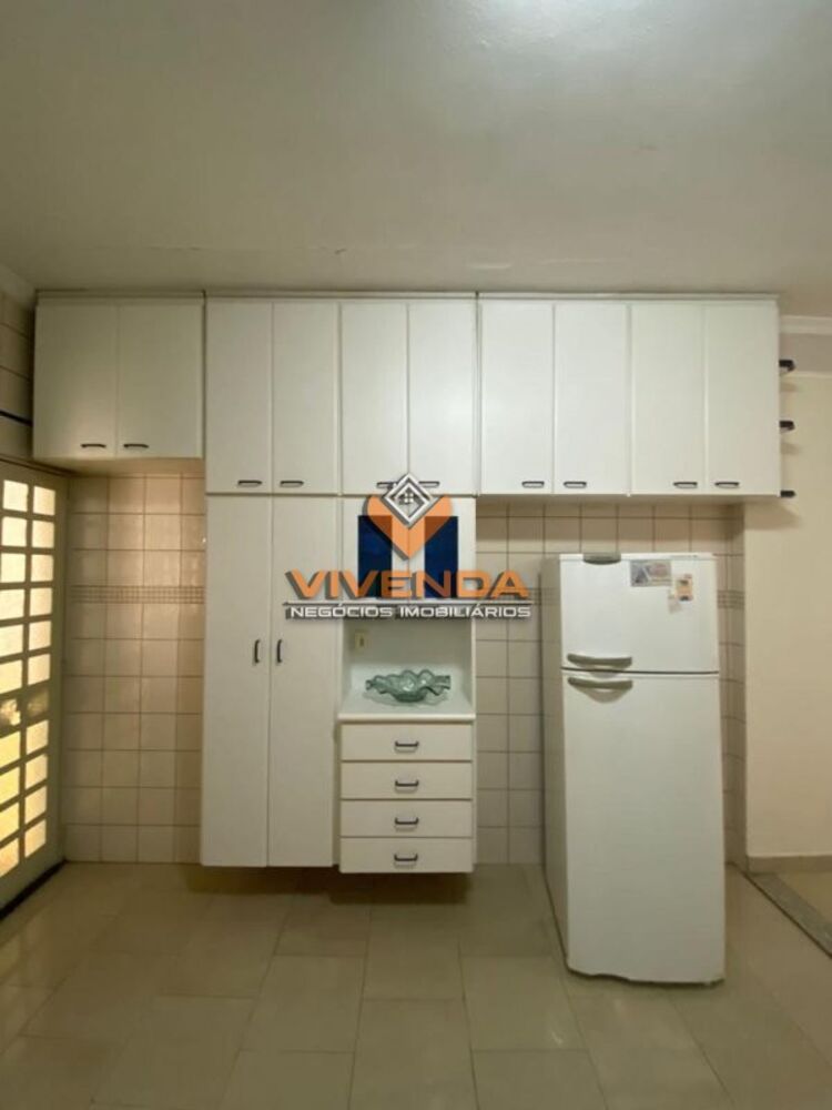 Casa à venda com 4 quartos, 270m² - Foto 3
