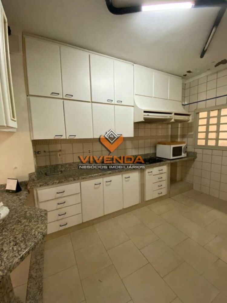 Casa à venda com 4 quartos, 270m² - Foto 2