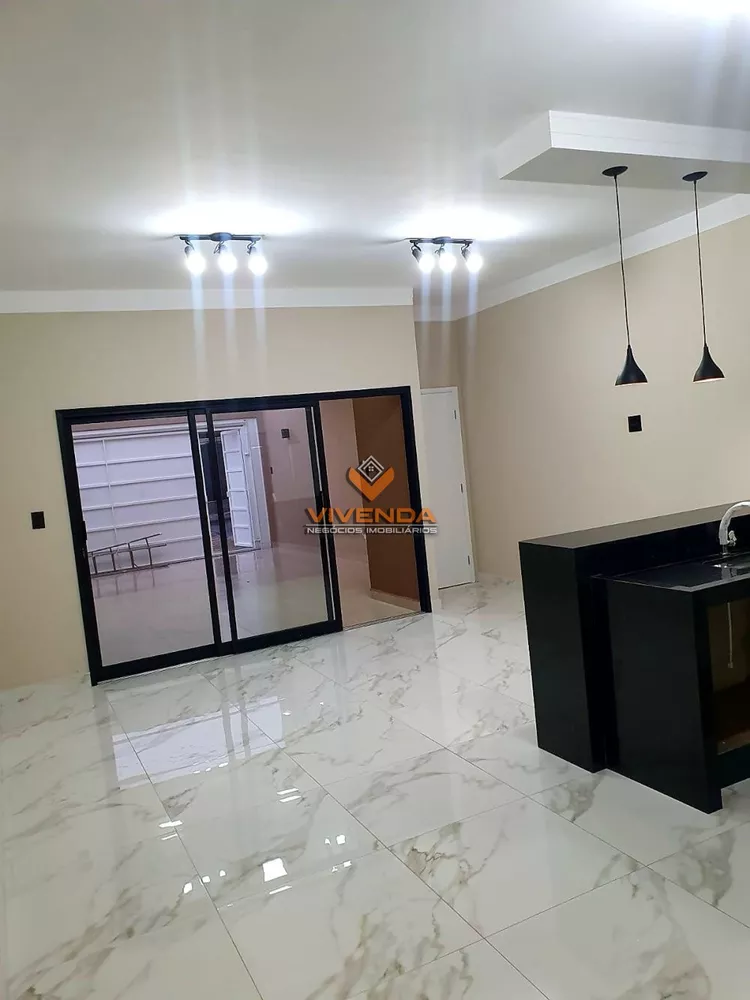 Casa à venda com 2 quartos, 100m² - Foto 1