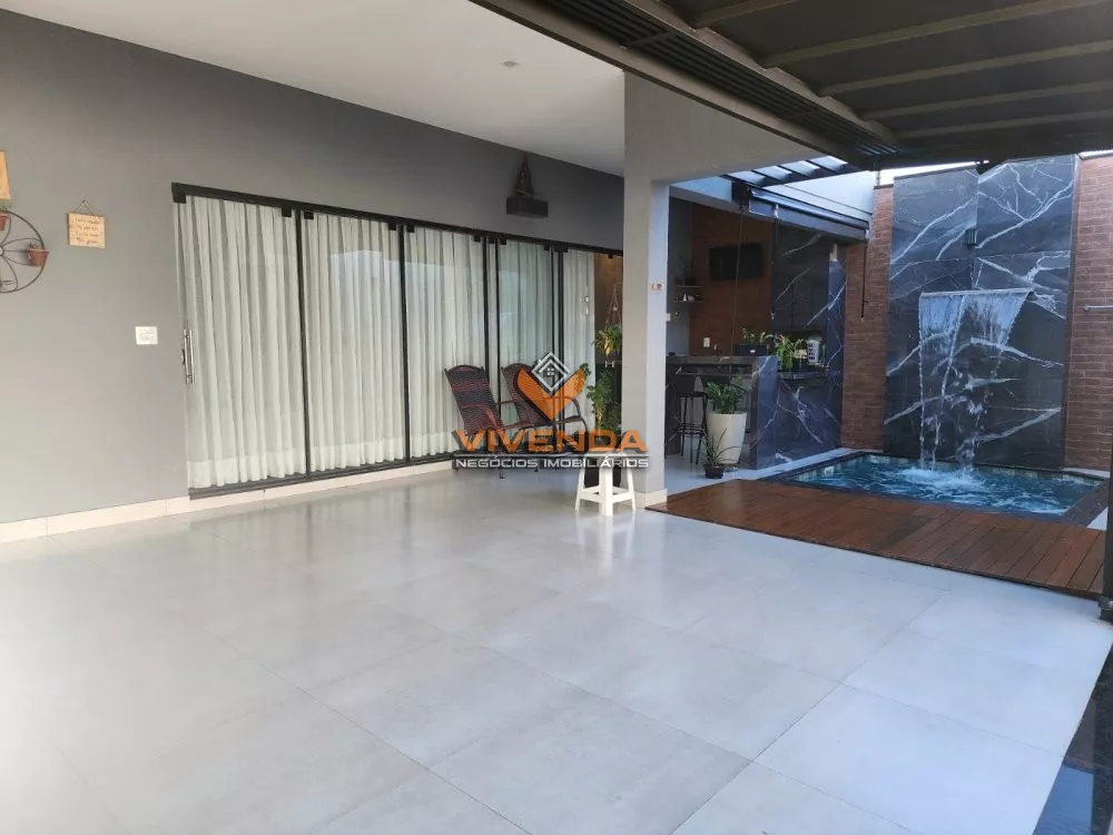 Casa à venda com 3 quartos, 139m² - Foto 1